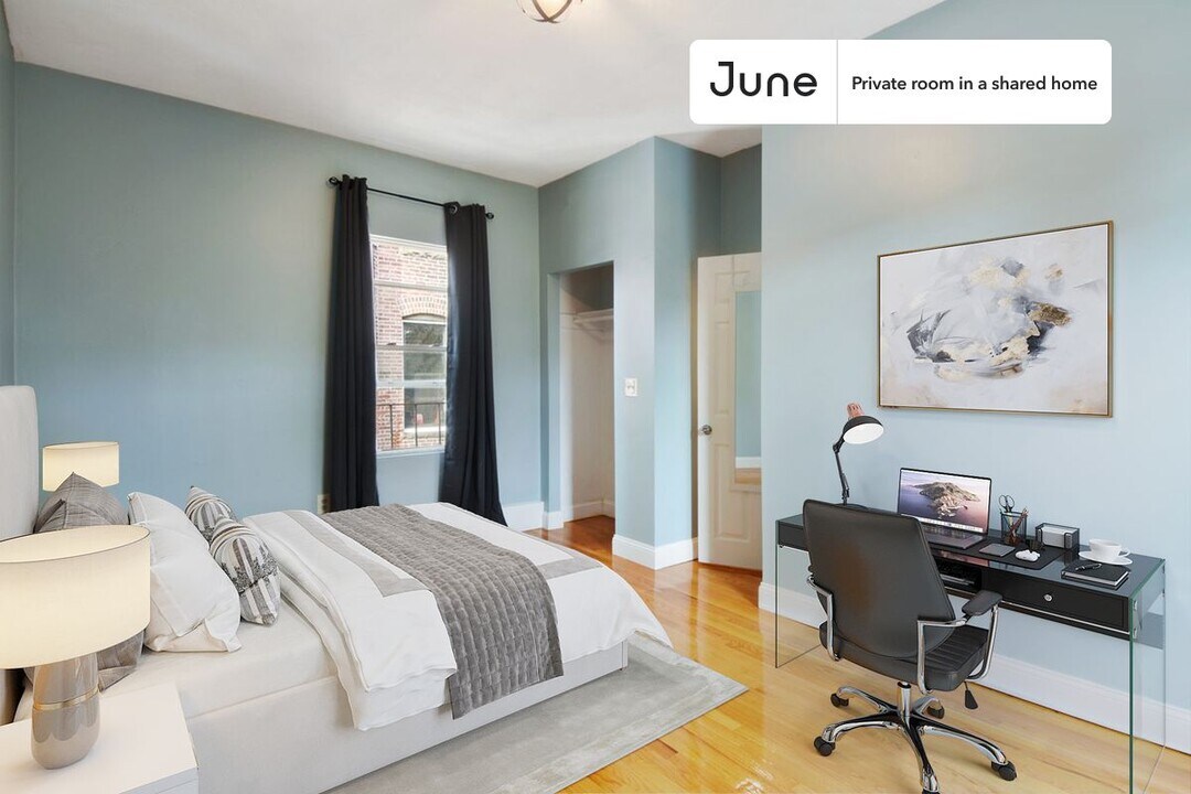 Private bedroom in 4 bed/2 bath Home in Boston, MA - Building Photo