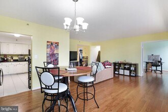 3713 S George Mason Dr in Falls Church, VA - Foto de edificio - Building Photo