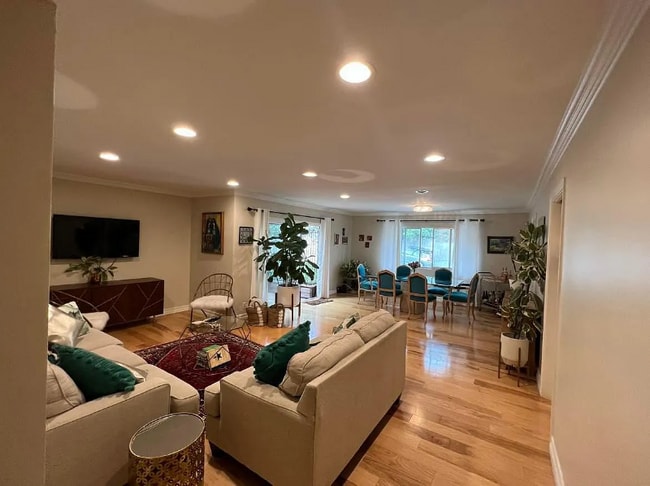 property at 6752 Hillpark Dr