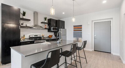 6025 W Thomas Rd in Phoenix, AZ - Building Photo - Building Photo