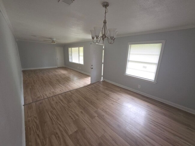property at 3133 Monticello Dr