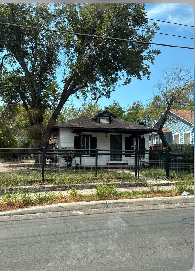 property at 2332 E Houston St