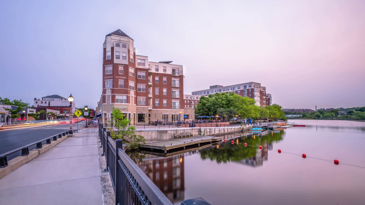 25 Crescent St, Unit 314 in Waltham, MA - Building Photo