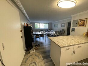 520 Washington St, Unit 519 Washington Street A in Brookline, MA - Foto de edificio - Building Photo