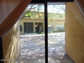 450 Honeycomb Way in Jacksonville, FL - Foto de edificio - Building Photo