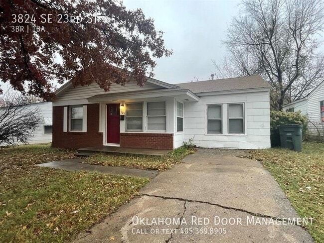 property at 3824 SE 23rd St
