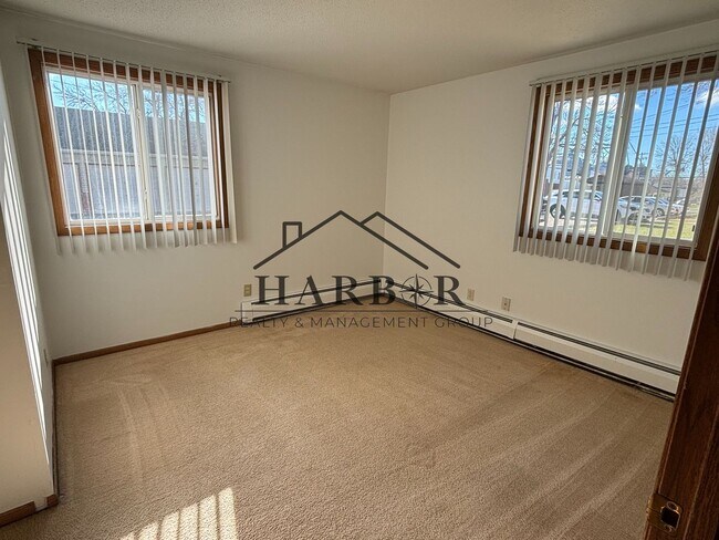 110 2nd Ave NE in Hayfield, MN - Building Photo - Building Photo