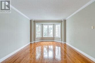 1369 Mapleridge Crescent in Oakville, ON - Building Photo - Building Photo