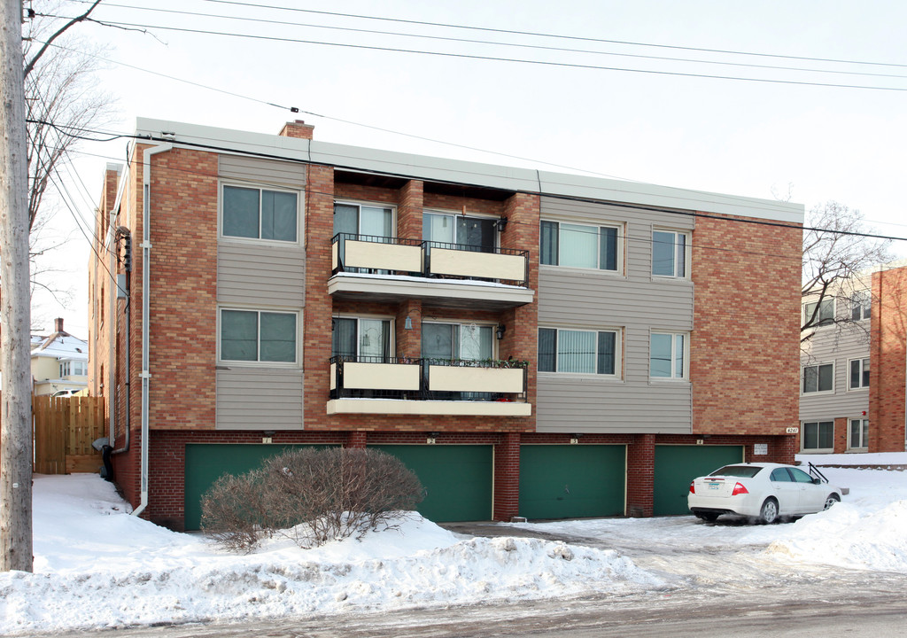 Webber Apartments in Minneapolis, MN - Building Photo