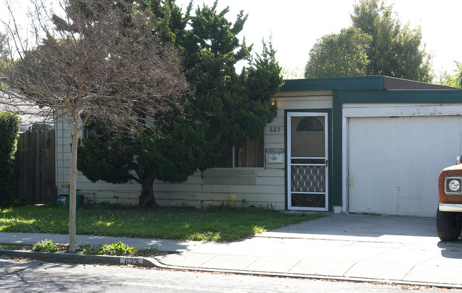 623 Oak Ave in Redwood City, CA - Building Photo - Building Photo