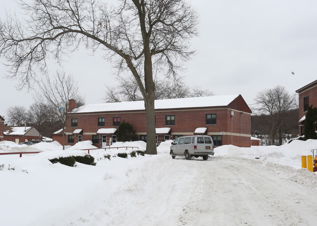 Municipal Housing Authority in Utica, NY - Building Photo