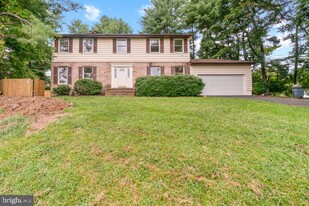 9888 Foxhill Ct