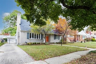 1316 Lyons Ave in Royal Oak, MI - Building Photo - Building Photo