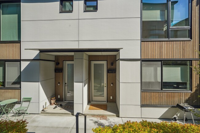 8612 39th Ave S in Seattle, WA - Foto de edificio - Building Photo