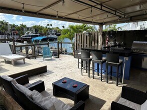 925 NE 26th Ave in Hallandale Beach, FL - Building Photo - Building Photo