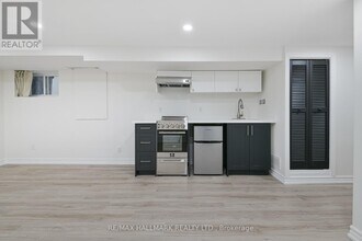 208 Cedarvale Ave in Toronto, ON - Building Photo - Building Photo