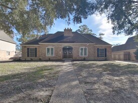 5523 Foresthaven Dr in Houston, TX - Building Photo