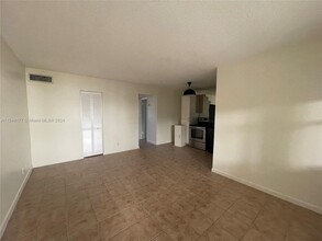 1425 Arthur St, Unit 110B in Hollywood, FL - Building Photo - Building Photo