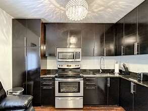 2700 SW 36th Ave, Unit B in Miami, FL - Building Photo - Building Photo