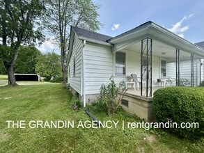 7649 Keaton Dr in Hollins, VA - Building Photo - Building Photo