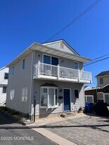 23 E Surf Way in Lavallette, NJ - Building Photo
