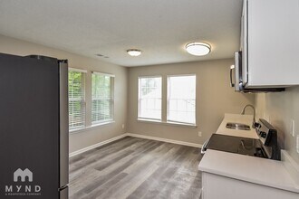 7953 Lake Wind Ct in Douglasville, GA - Building Photo - Building Photo