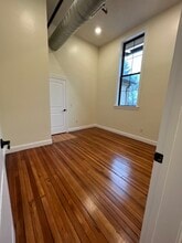 352 Manchaug Rd, Unit 2 in Sutton, MA - Foto de edificio - Building Photo