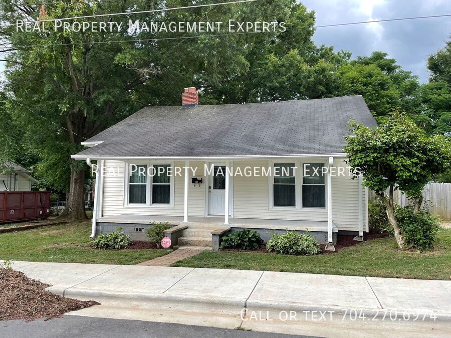 319 Doster Ave in Mooresville, NC - Building Photo