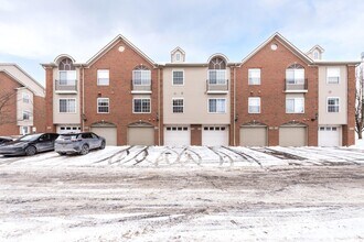 120 W Oakbrook Dr in Ann Arbor, MI - Building Photo - Building Photo