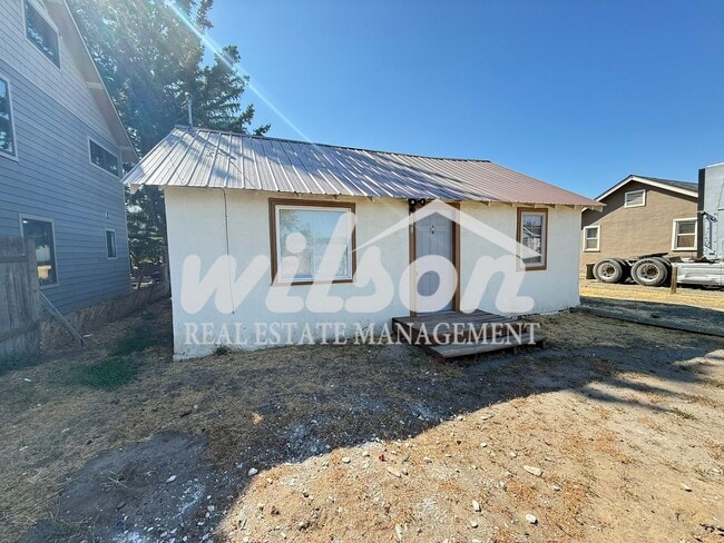 property at 708 N 28th Ave