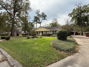25 Little John Ln in Dayton, TX - Foto de edificio - Building Photo