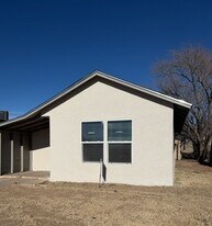 805 S Avenue C in Portales, NM - Building Photo