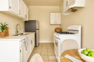 5606 S Figueroa St in Los Angeles, CA - Building Photo - Building Photo