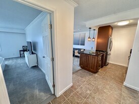 303 Atlantic Ave in Virginia Beach, VA - Building Photo