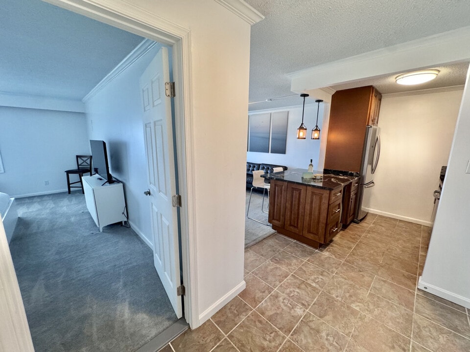 303 Atlantic Ave in Virginia Beach, VA - Building Photo