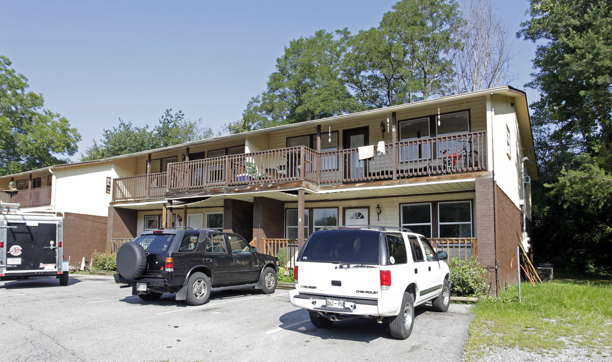 405-409 Day Springs Rd in Pigeon Forge, TN - Foto de edificio