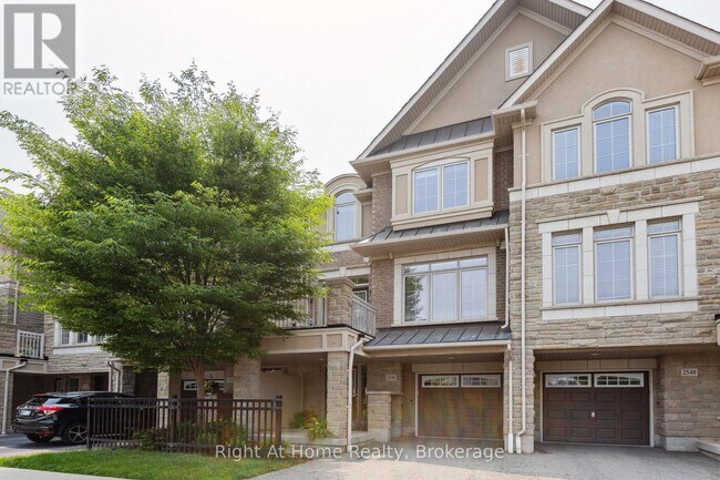 2546 Grand Oak Trail in Oakville, ON - Building Photo - Building Photo