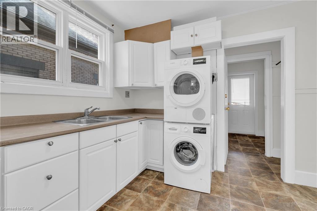 503 Victoria St N in Kitchener, ON - Building Photo