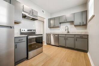 2395 Forest Ave, Unit Unit A in Memphis, TN - Building Photo - Building Photo