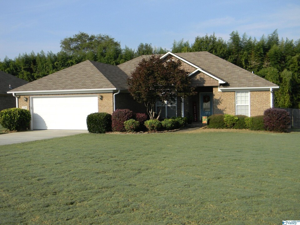 220 Cypress Dr in Decatur, AL - Building Photo