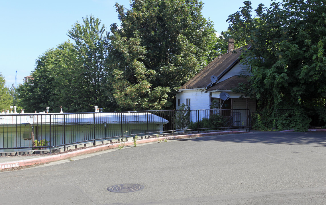 443 SE 2nd St in Troutdale, OR - Building Photo