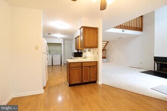 30 Chicopee Dr in Princeton, NJ - Building Photo - Building Photo