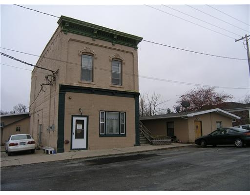 310 State St in Center Point, IA - Building Photo