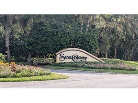 25 Nantucket Dr in Palm Coast, FL - Building Photo