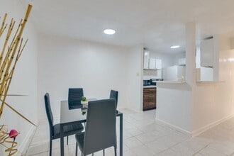 10100 S Gessner Rd in Houston, TX - Building Photo - Building Photo