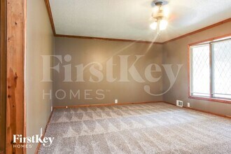 1301 SW Morningside Dr in Blue Springs, MO - Foto de edificio - Building Photo