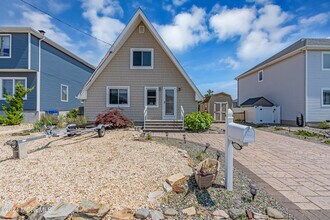 13 Clearwater Way in Toms River, NJ - Building Photo - Building Photo