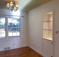 106 W Newlyn St in Greensboro, NC - Building Photo - Building Photo