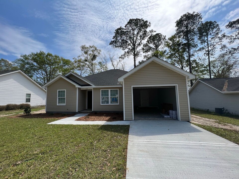 502 Acorn Ln in Statesboro, GA - Foto de edificio