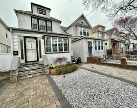 68-19 Kessel St in Queens, NY - Building Photo - Building Photo